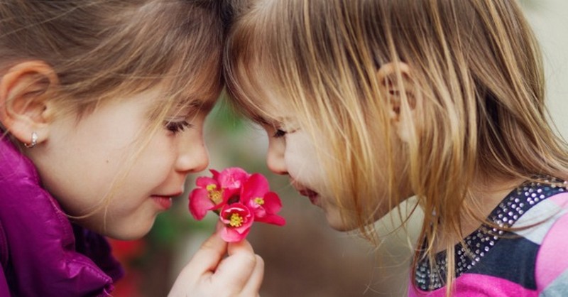 Jak pomoci dětem upevňovat smysluplná přátelství: Nejen být hodné, ale i konat dobro