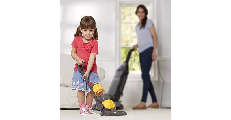 6 tipů, které vám pomohou přimět děti k tomu, aby dělaly domácí práce