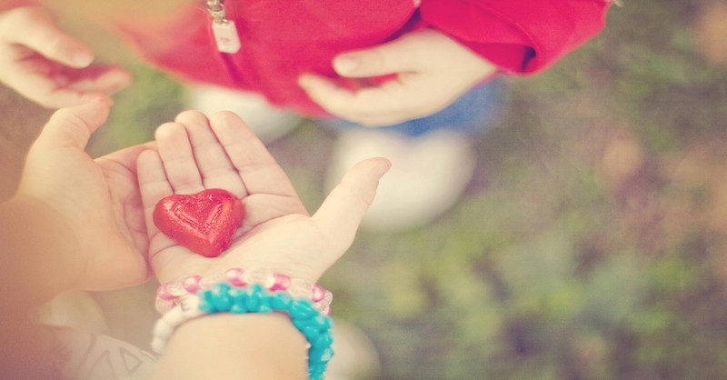 10 způsobů, jak naučit své malé děti laskavosti