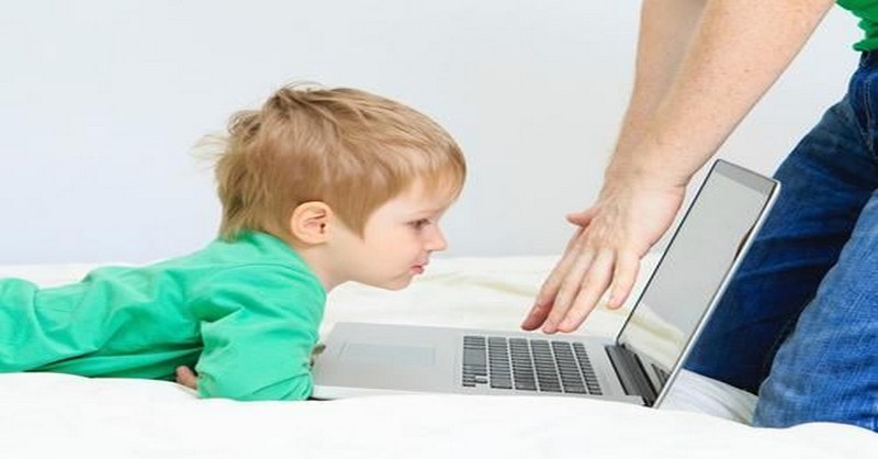Ubližuje omezování času před obrazovkou mým dětem?
