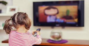 „Televize“ versus čtení: Jak ovlivňují mozek vašeho dítěte