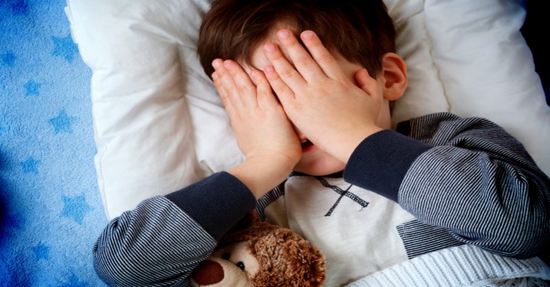 Nechtějí jít děti večer spát? Přestaňte dělat tyto 4 zásadní chyby!