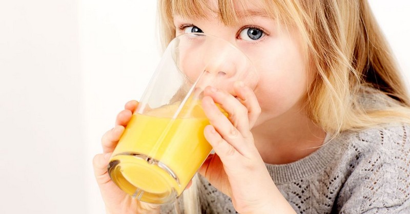 Proč by děti vůbec neměly pít džus