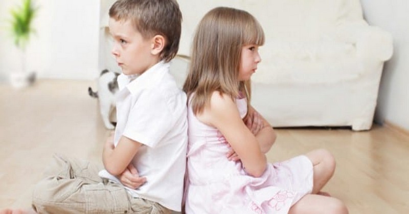 Sourozenecká rivalita: Moje děti jsou stále v sobě. Jak jim pomoci?